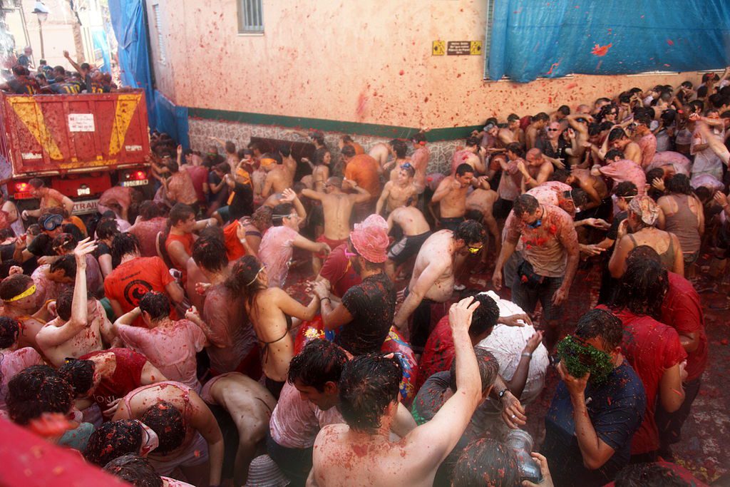 La Tomatina Festival in Spain @ Wikipedia flydime