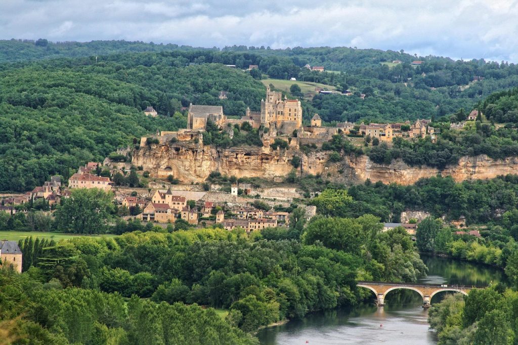Beynac-et-Cazenac A Castle View of the Dordogne River in France